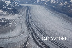 A glacier seen from a sightseeing plane