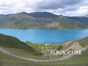 Yamdrok Lake from the Gampa La pass