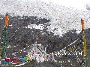 The Karola glacier below Noijin Kangsang